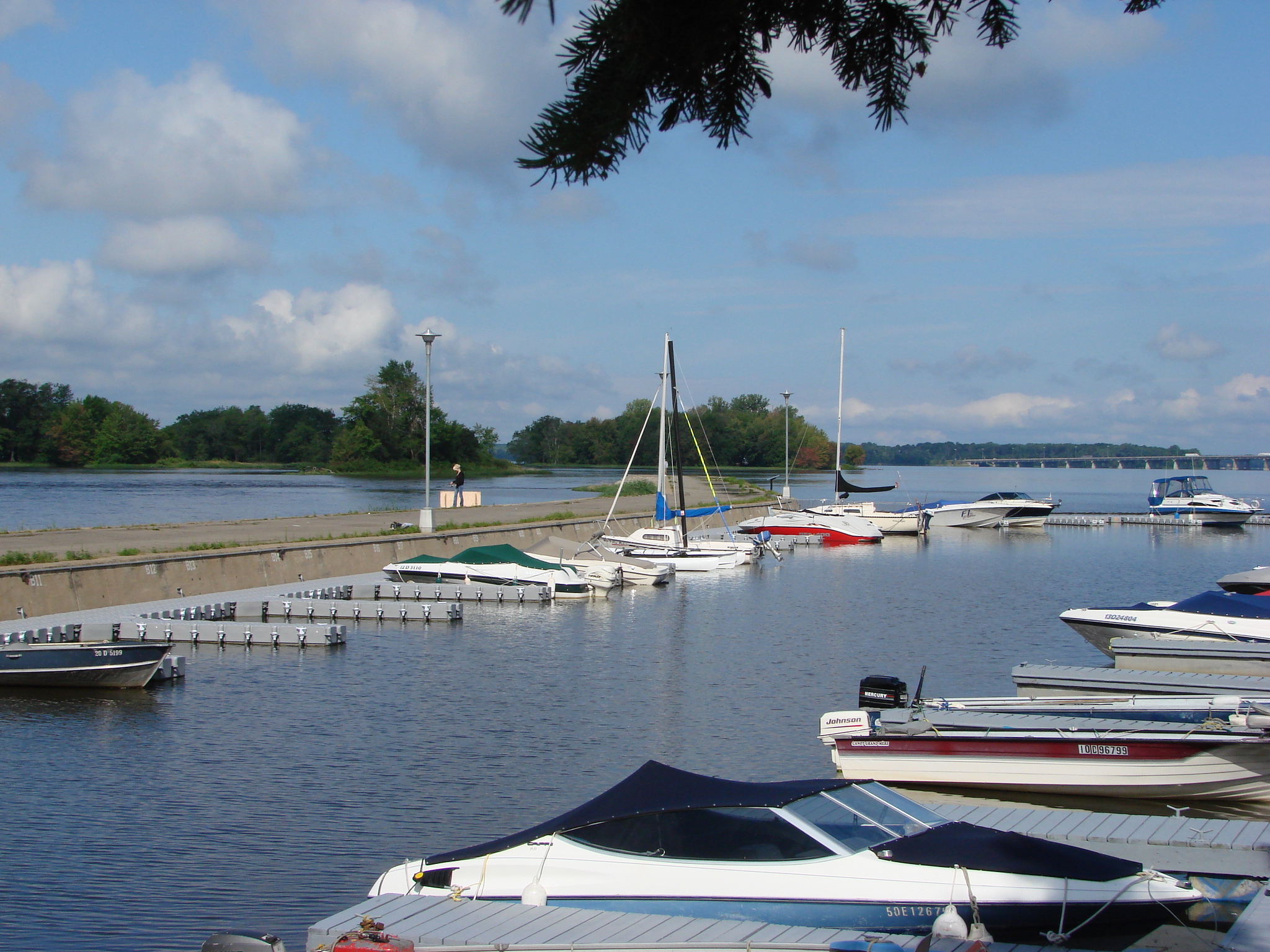 Floating-Dock-marina-candock